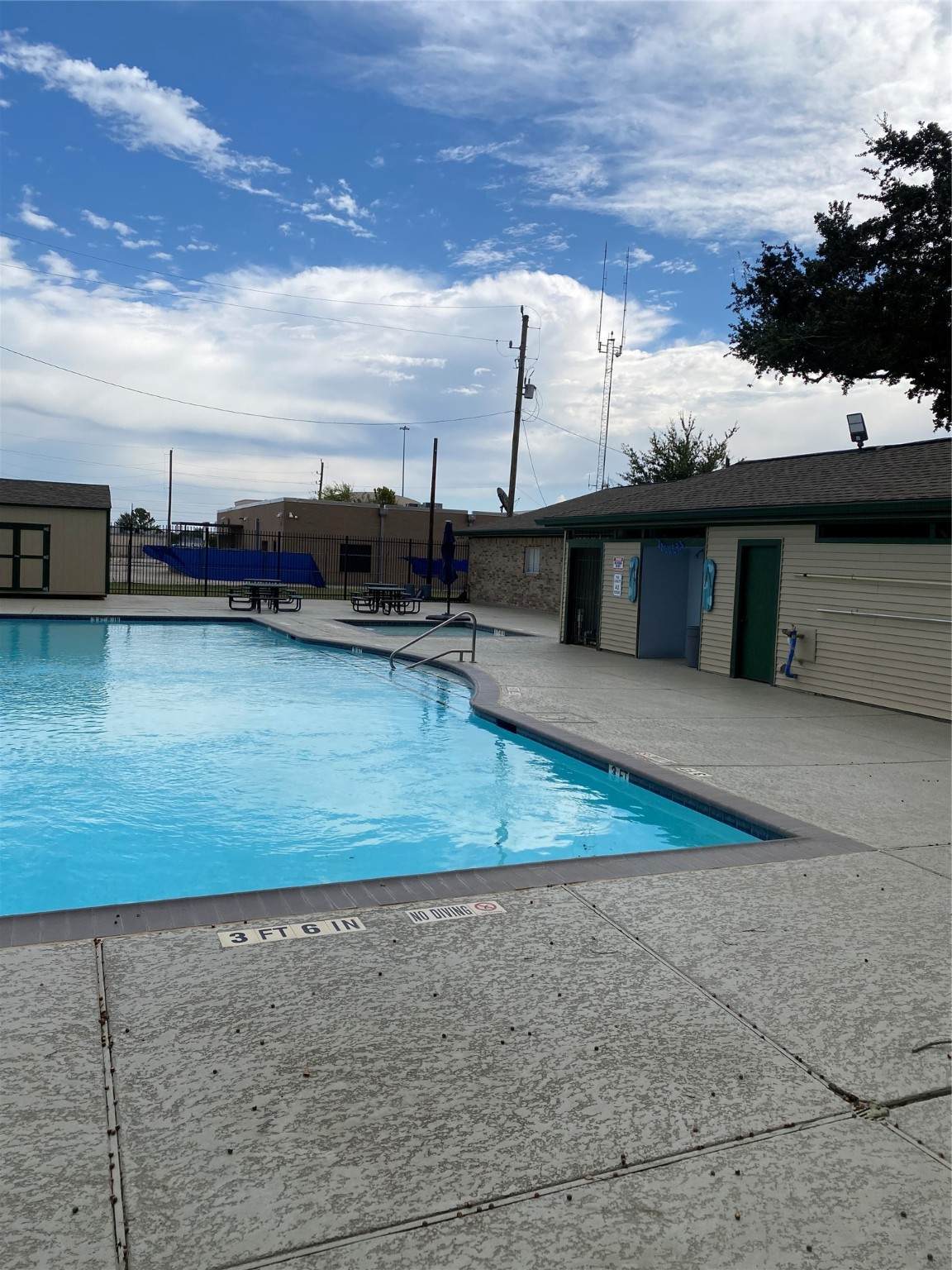 415 Forest Boulevard - Photo 1