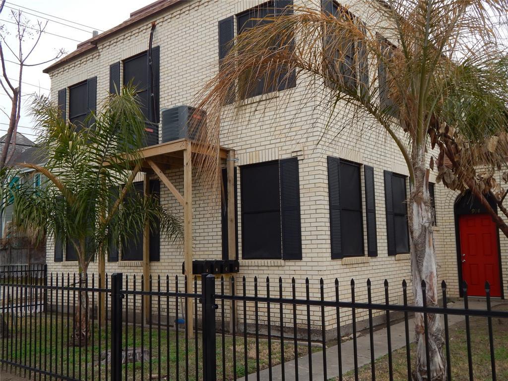 914 20th Street - Photo 1