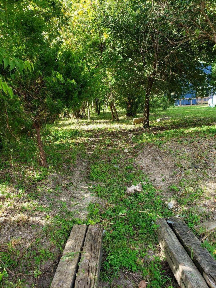 843 Lovers Lane - Photo 1