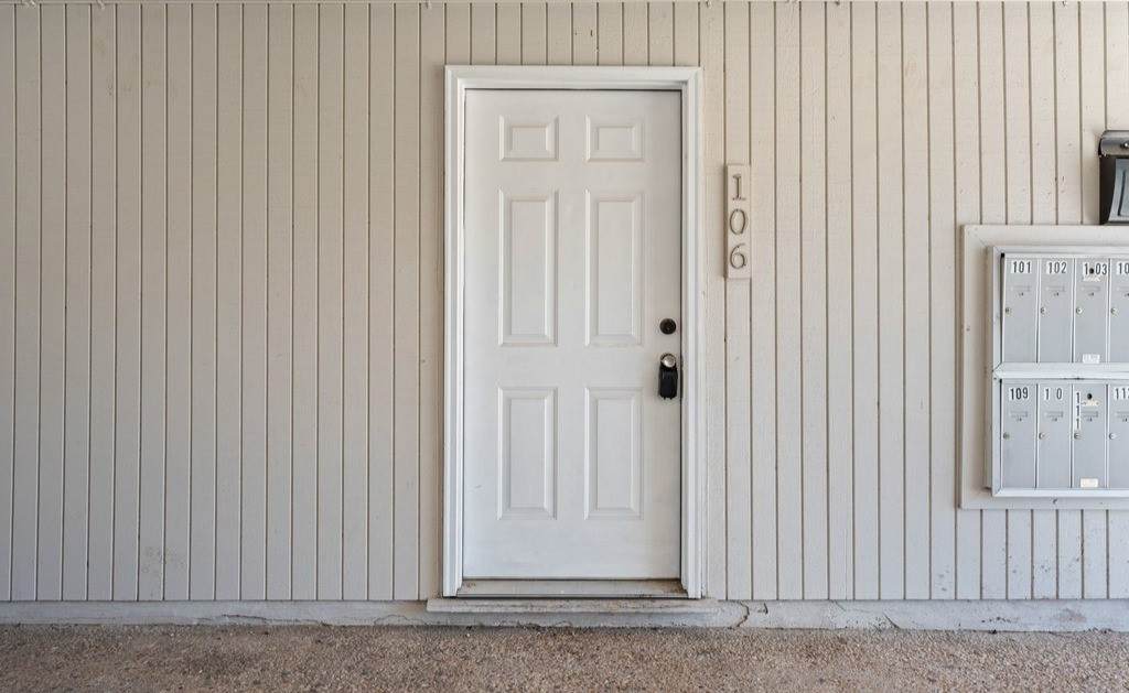 300 Croslin Street - Photo 1