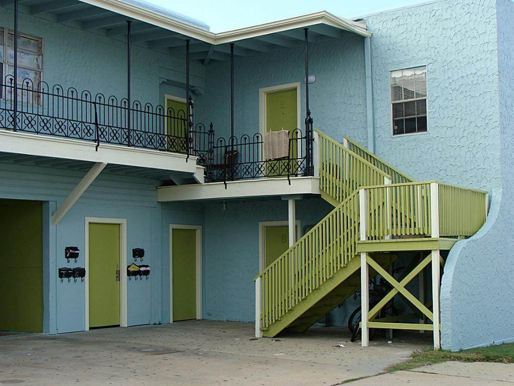 802 Avenue K - Photo 1