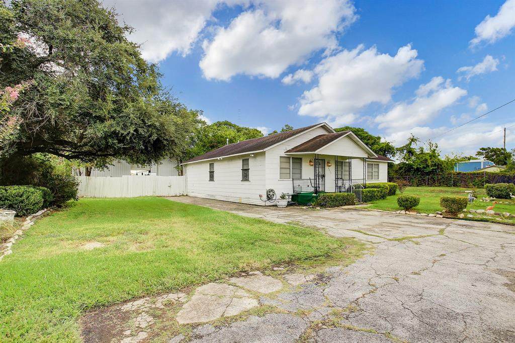 8622 Lipan Road - Photo 1