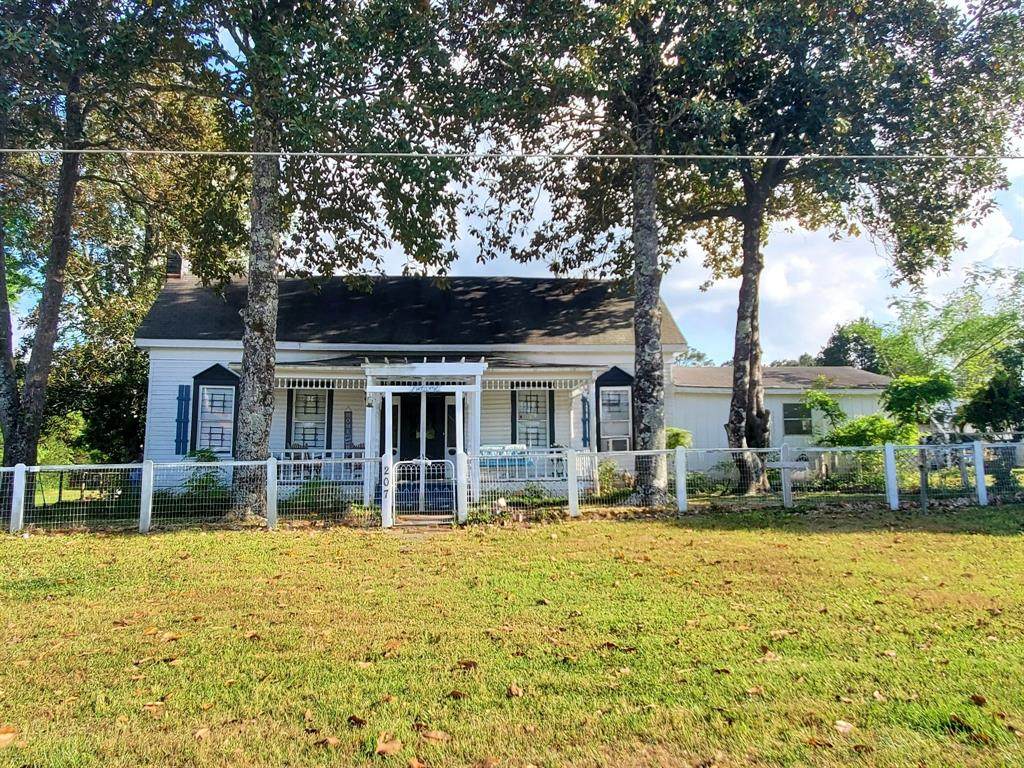 207 Elder Street - Photo 1