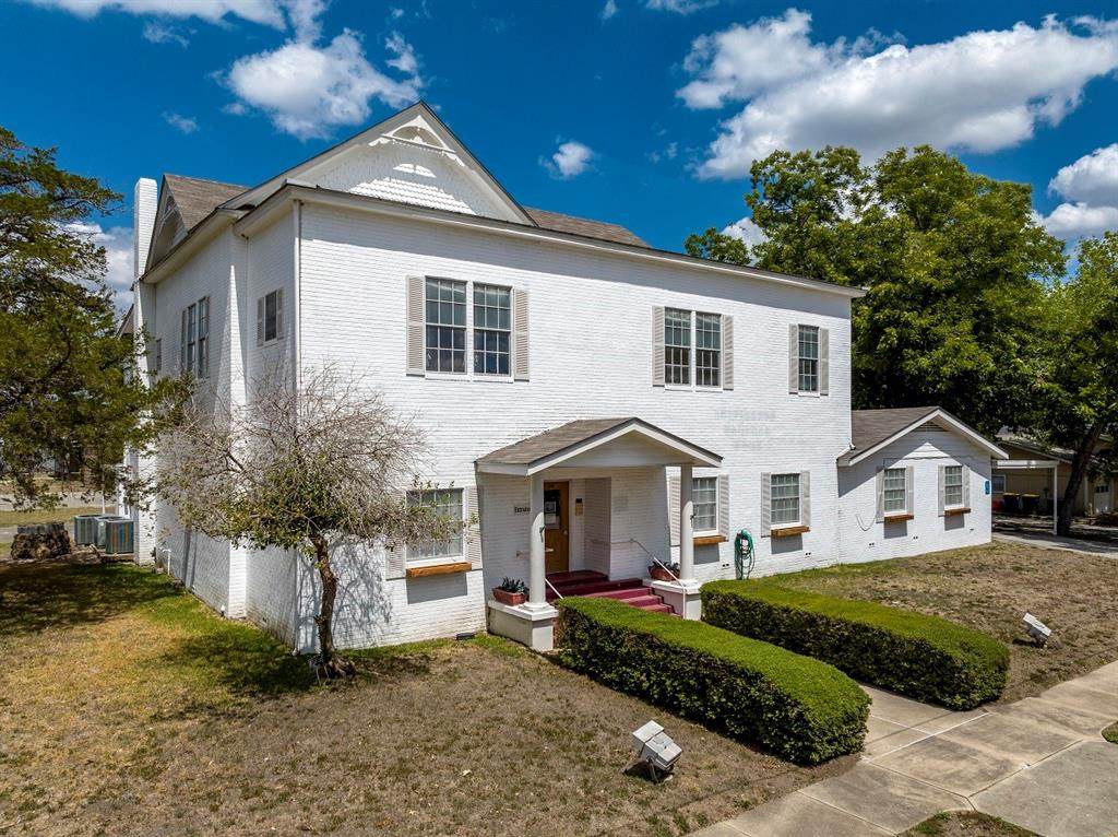 424 Saint Peter Street - Photo 1