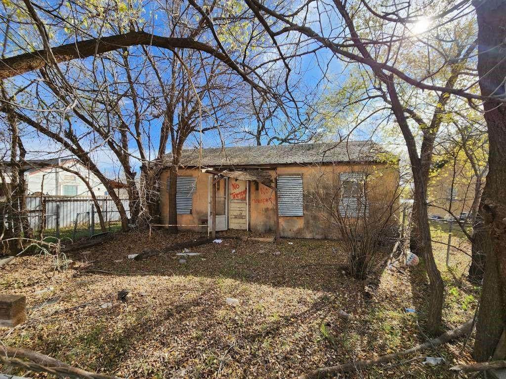 411 10th Street - Photo 1