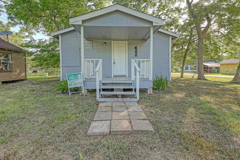 402 Camp Street - Photo 1