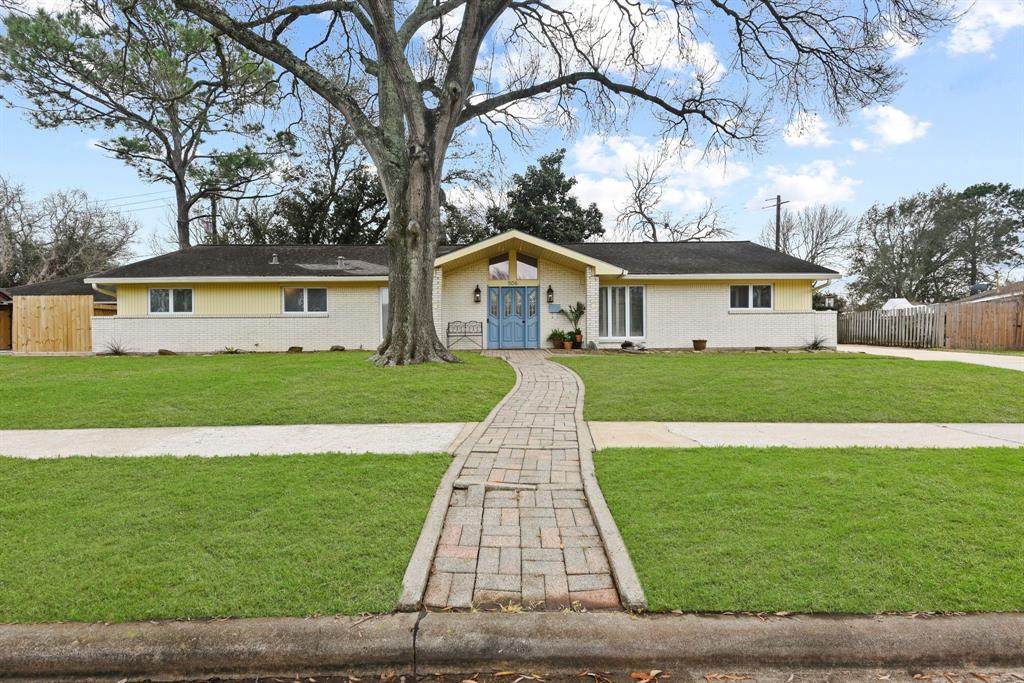 506 Bayview Drive - Photo 1