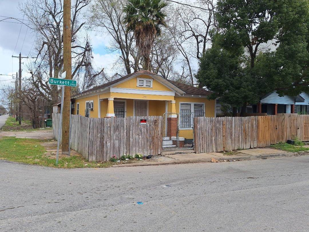 2901 Burkett Street - Photo 1