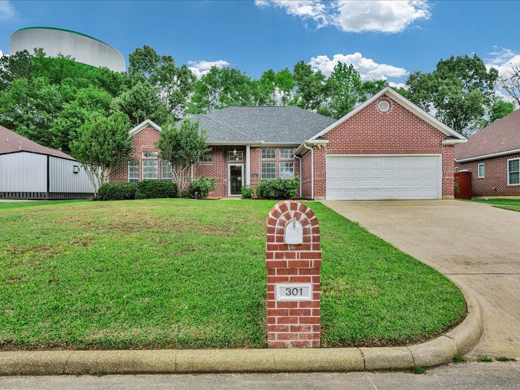 301 Whitehouse Oaks Street - Photo 1