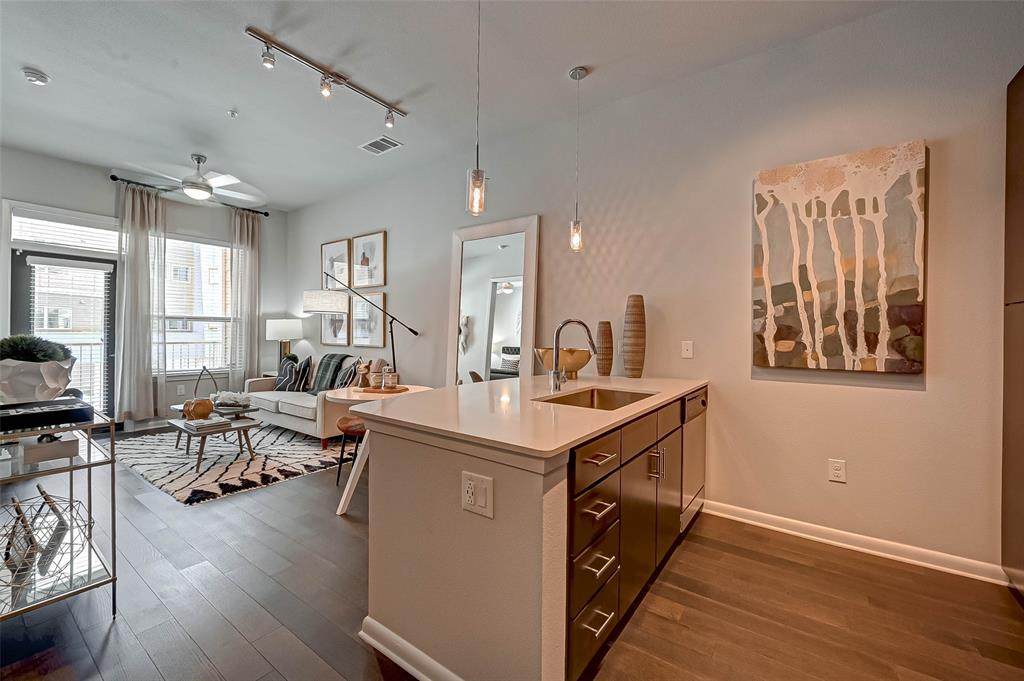 920 Westcott St - Photo 1