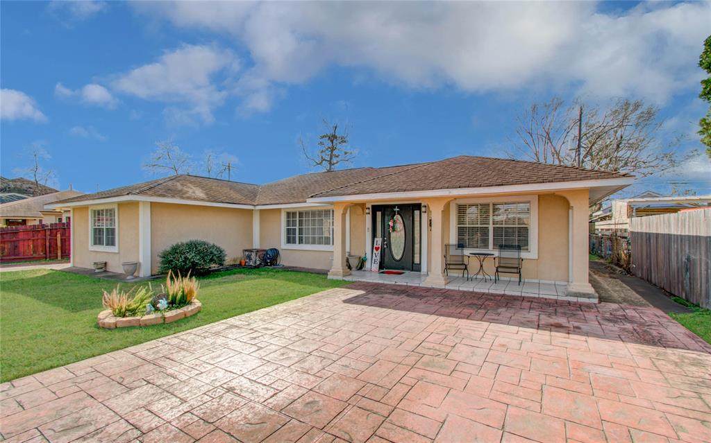 1421 Glenmore Forest Street - Photo 1