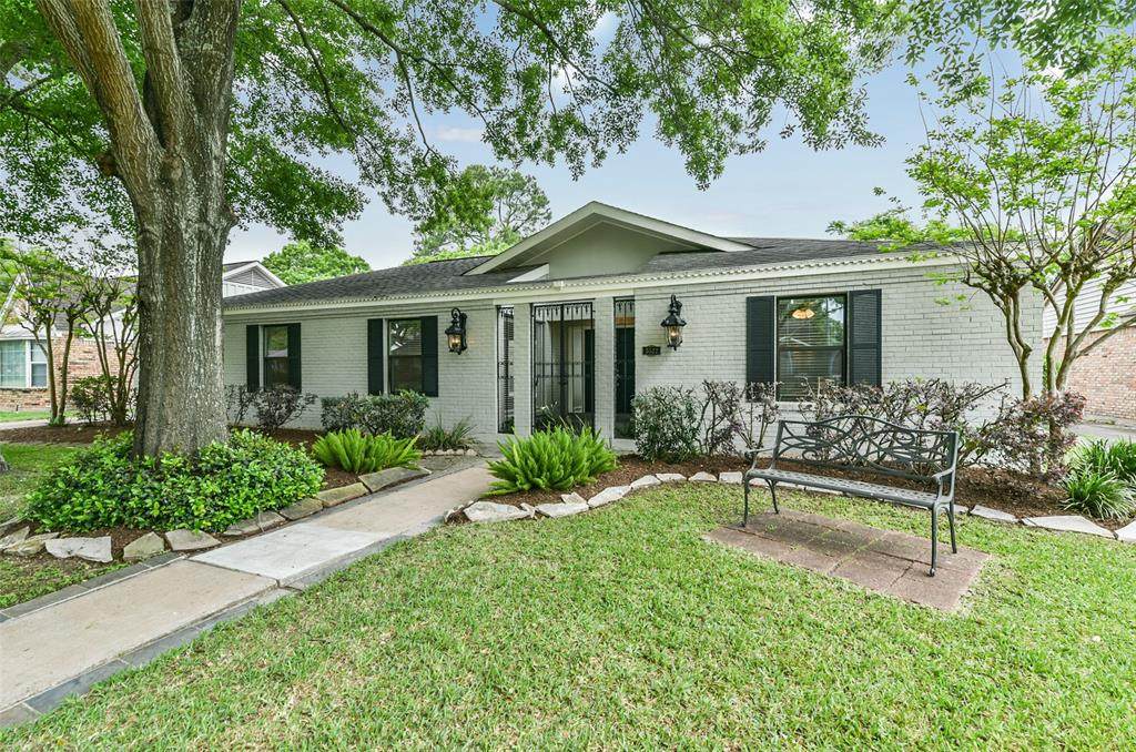 5522 Dumfries Drive - Photo 1