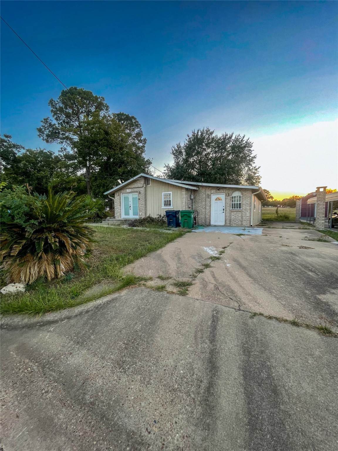 709 Sabine Street - Photo 1