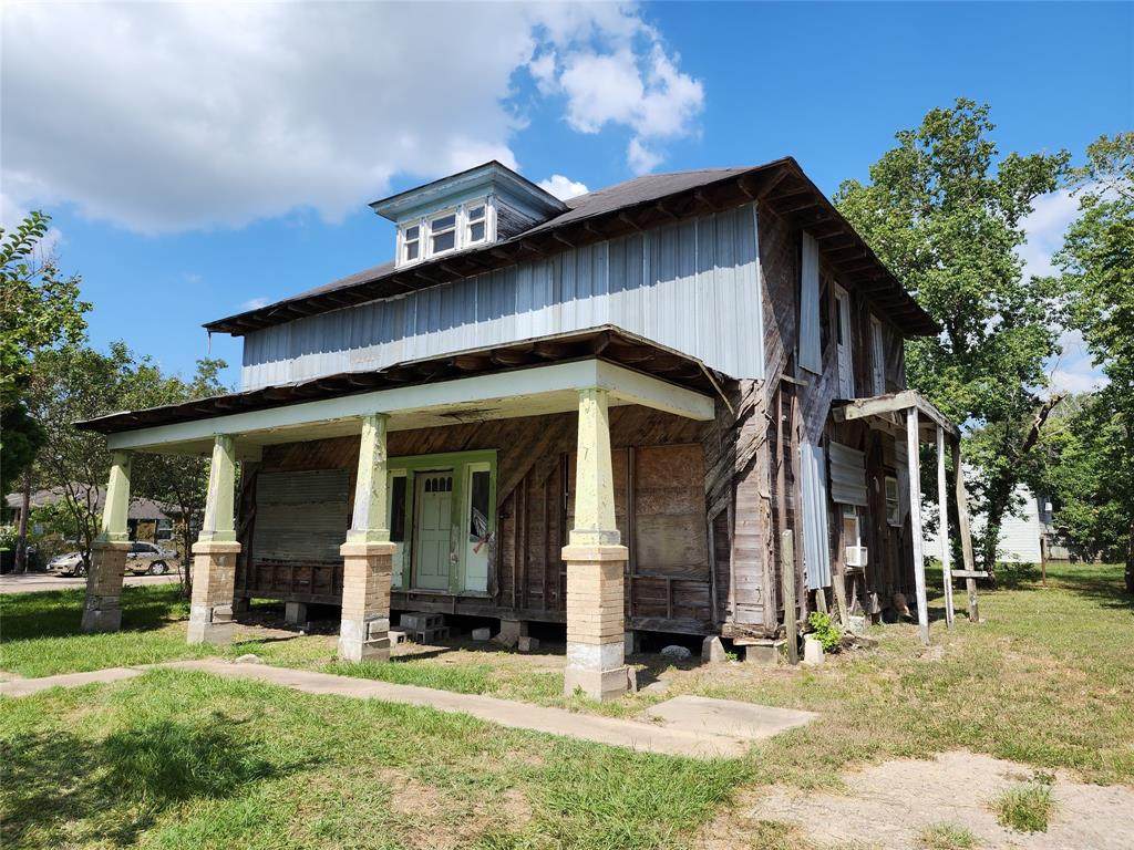 1303 5th Street - Photo 1