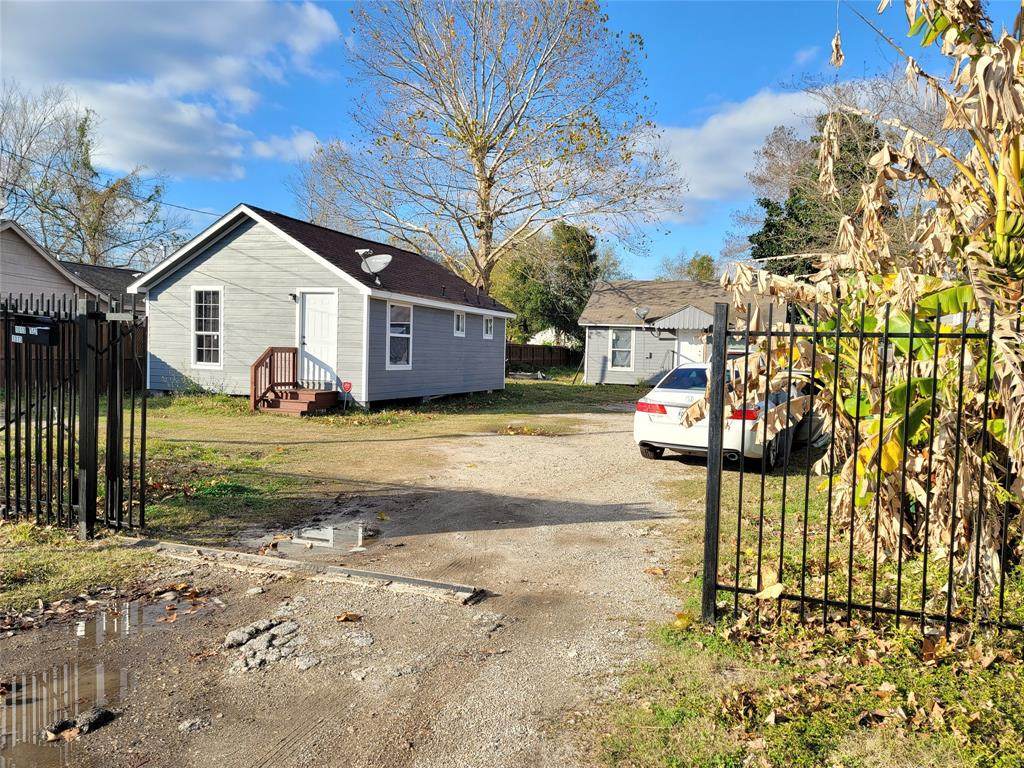 1013 Bennington Street - Photo 1