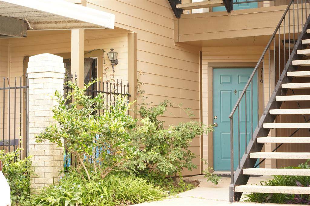 2121 Hepburn Street - Photo 1