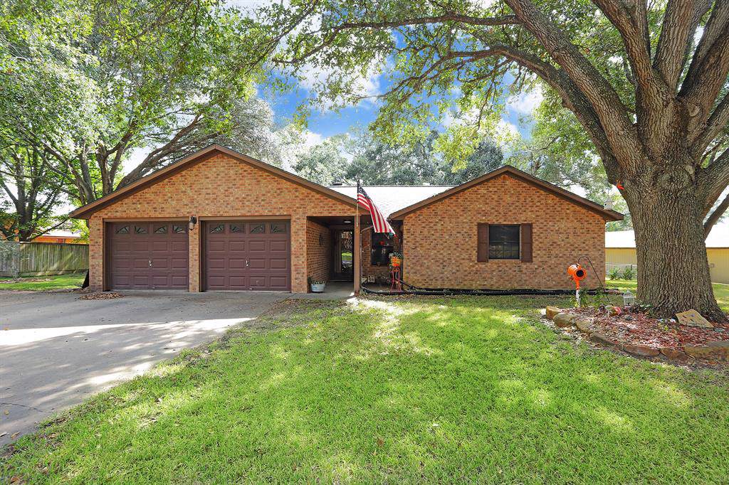 103 Machemehl Drive - Photo 1