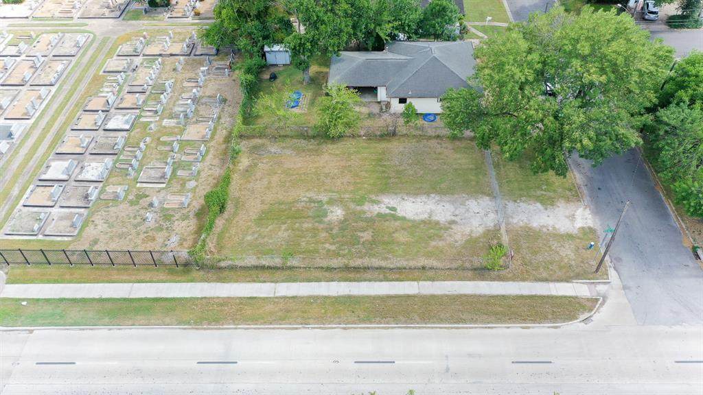 2820 Eastman Street - Photo 1