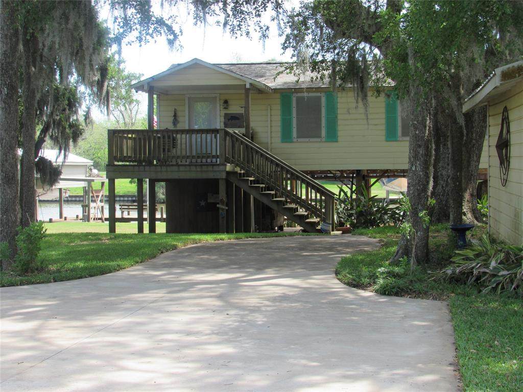 143 Private Road 652 - Photo 1