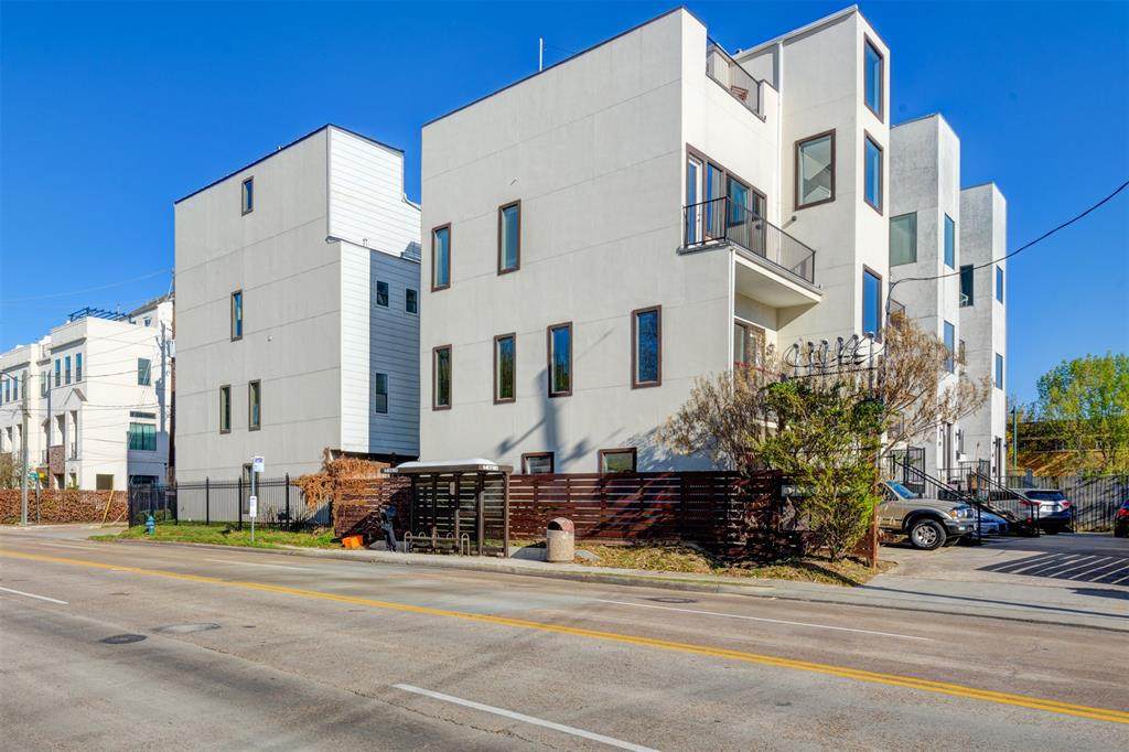 1124 Dallas Street - Photo 1