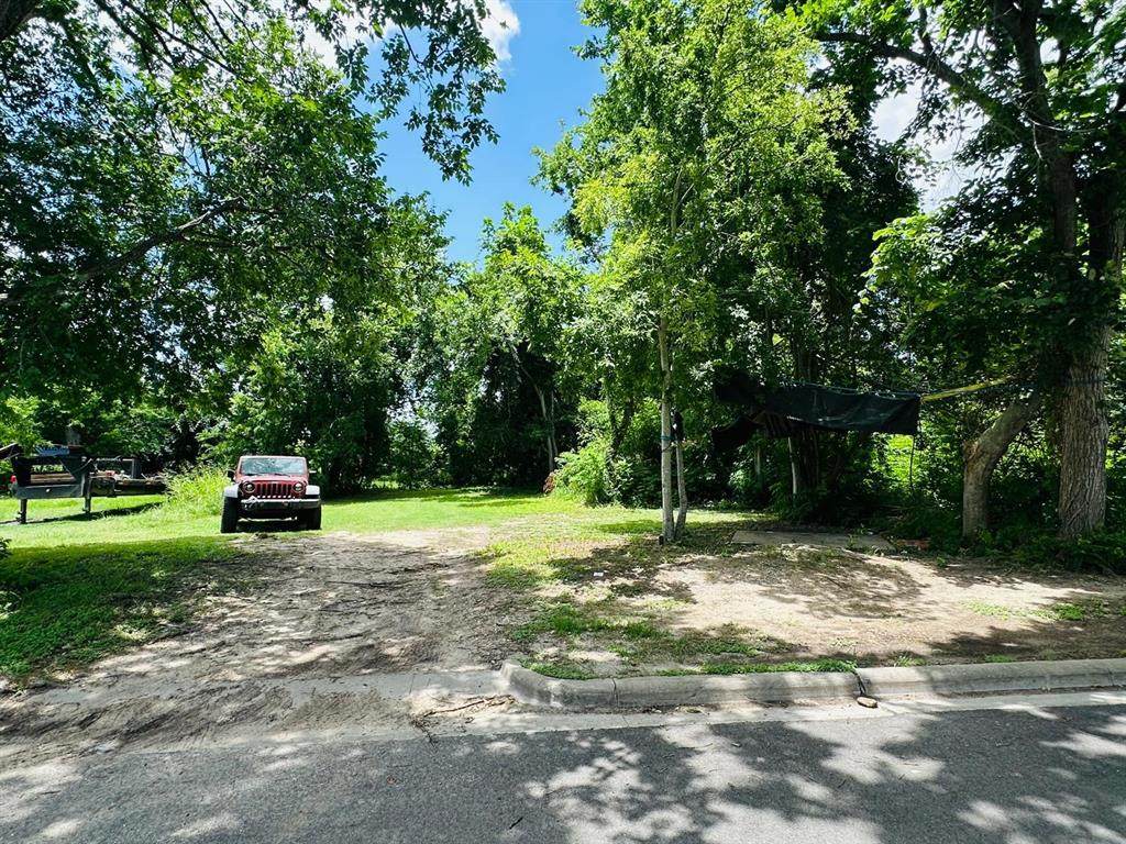 5117 Salina Street - Photo 1