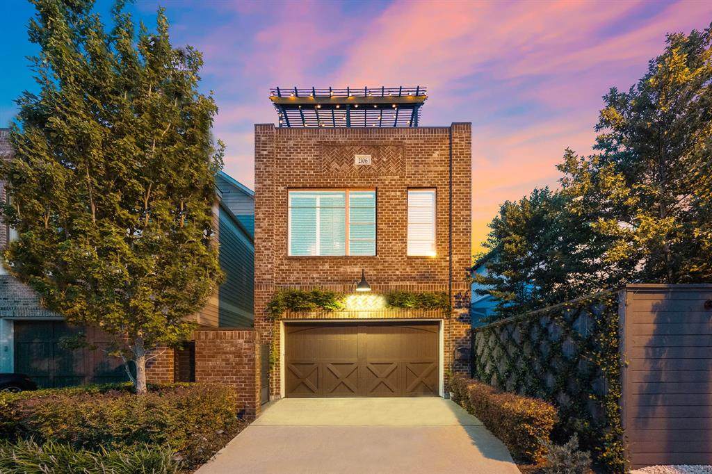 2106 Memorial Way - Photo 1