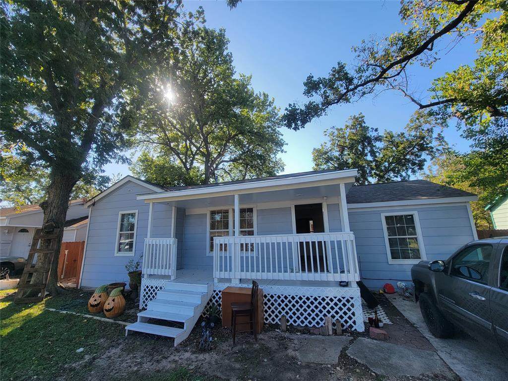 907 Hart Avenue - Photo 1