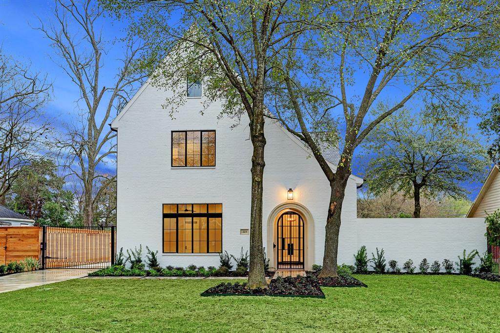 223 32nd Street - Photo 1