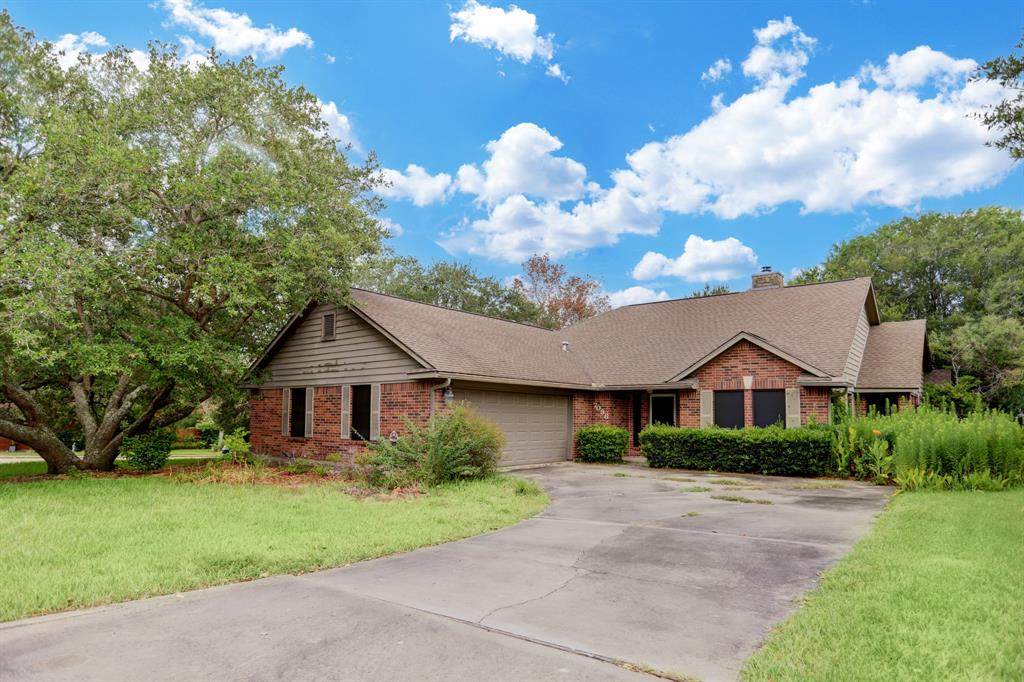 7098 Shadow Lake Drive - Photo 1