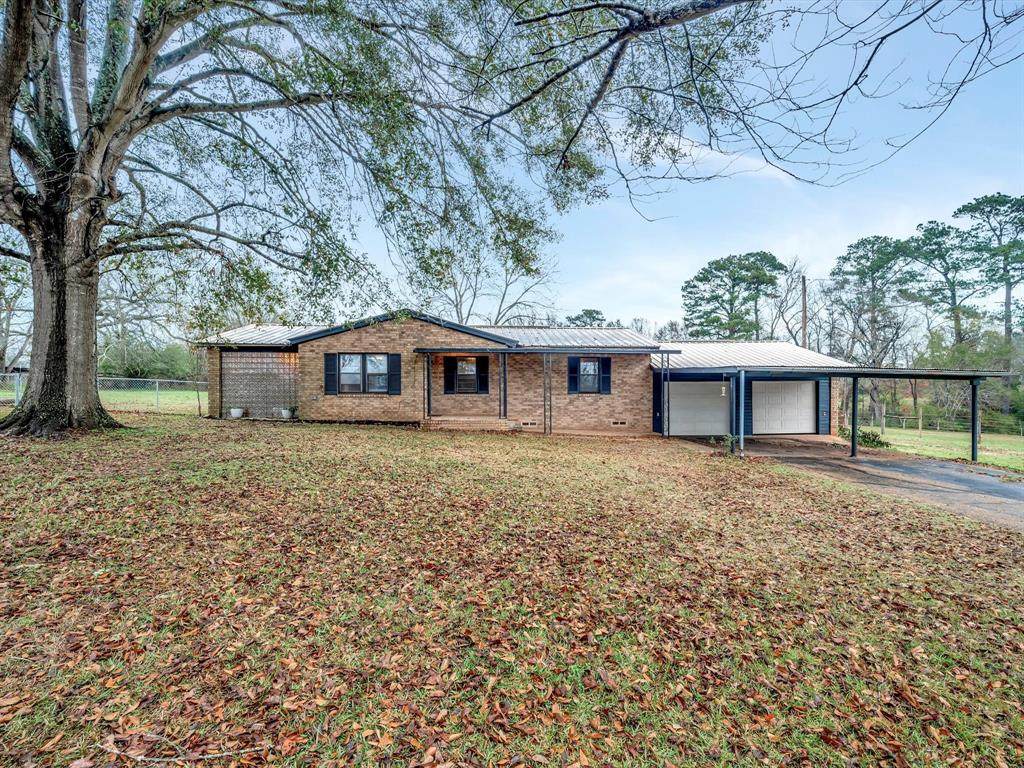 6130 County Road 817 - Photo 1