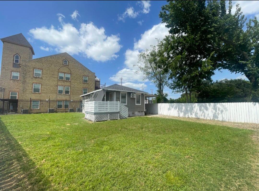 525 35th Street - Photo 1