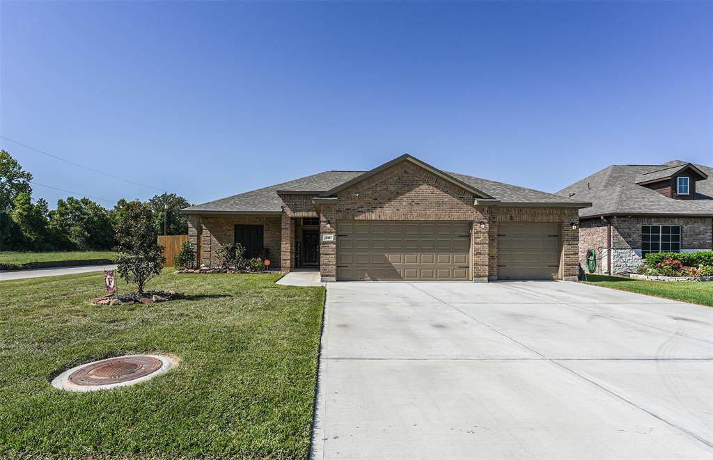 411 Pebble Drive - Photo 1