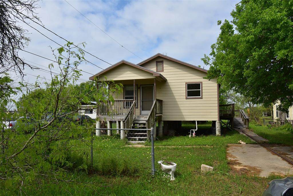 307 10th Street - Photo 1