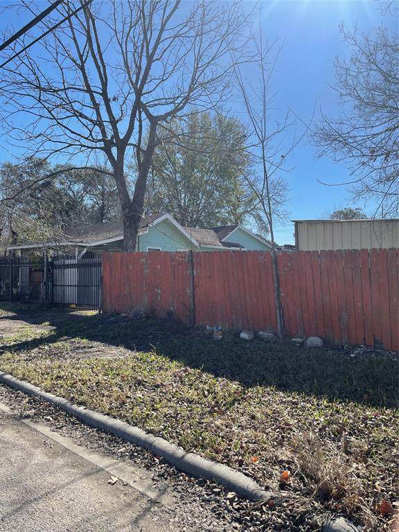 7514 Avenue F - Photo 1