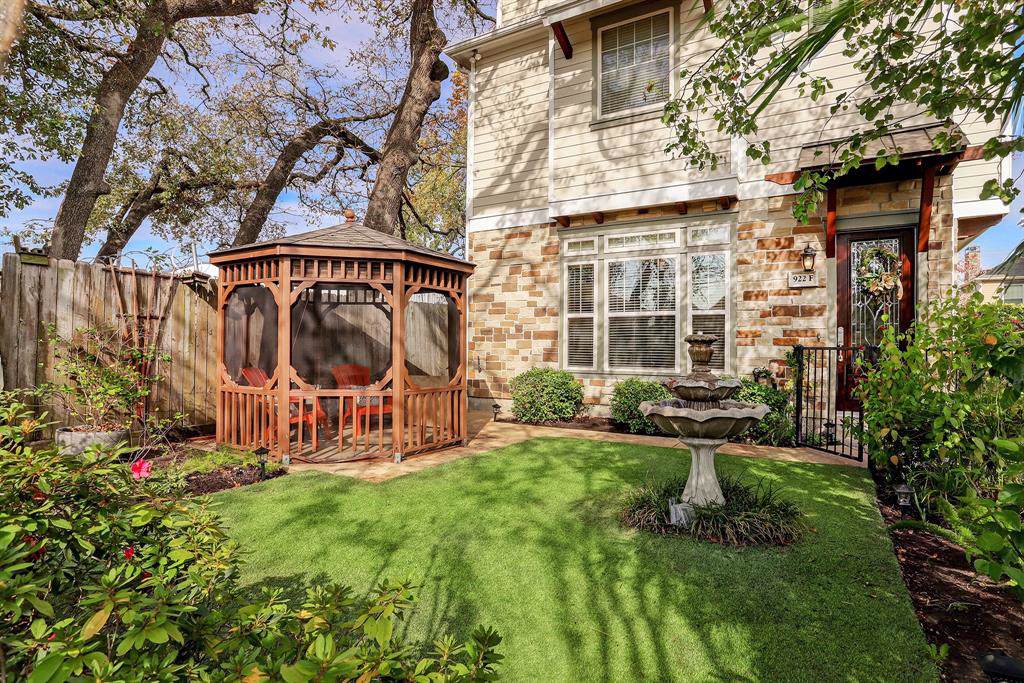 922 Fisher Street - Photo 1