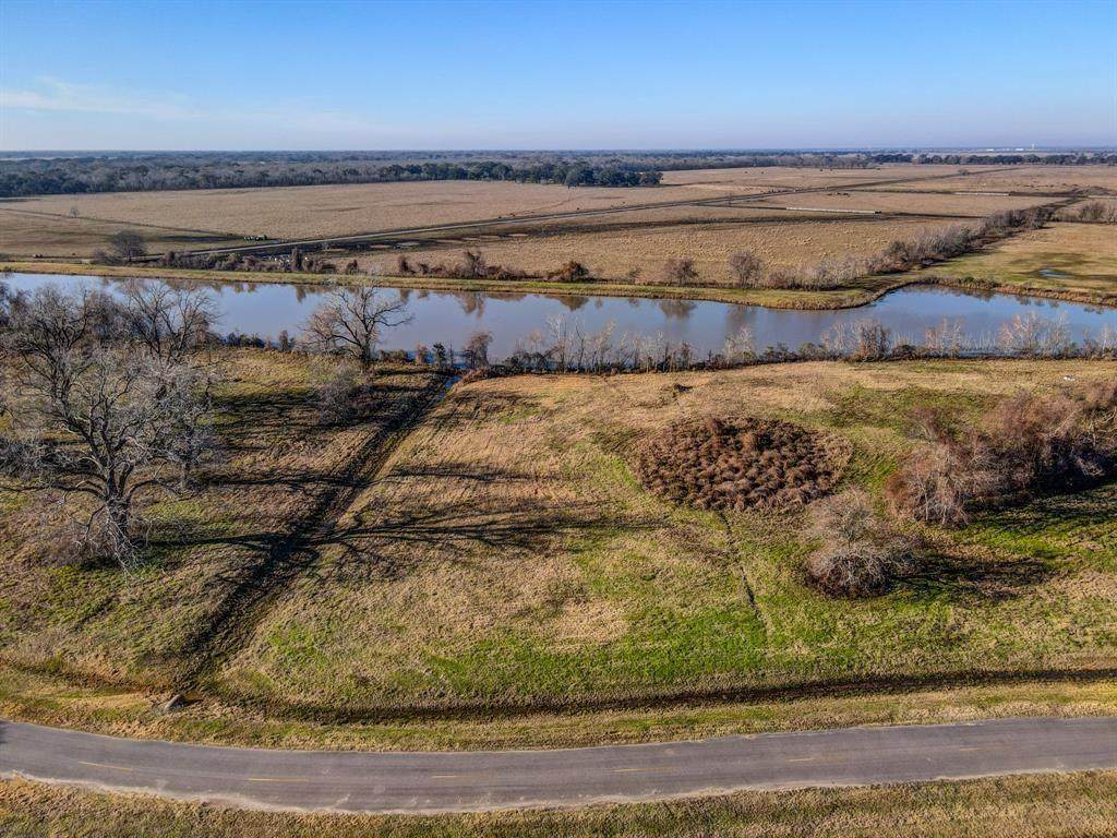 938 Lakeland Circle - Photo 1