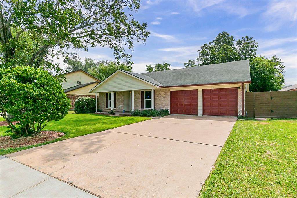 902 Robinwood Drive - Photo 1