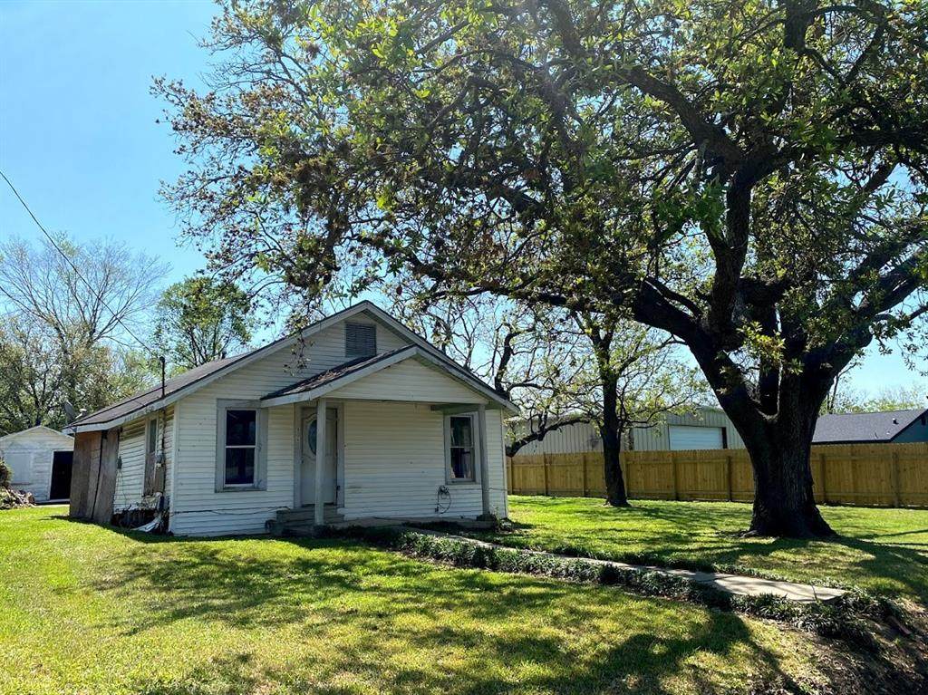 106 Oak Street - Photo 1