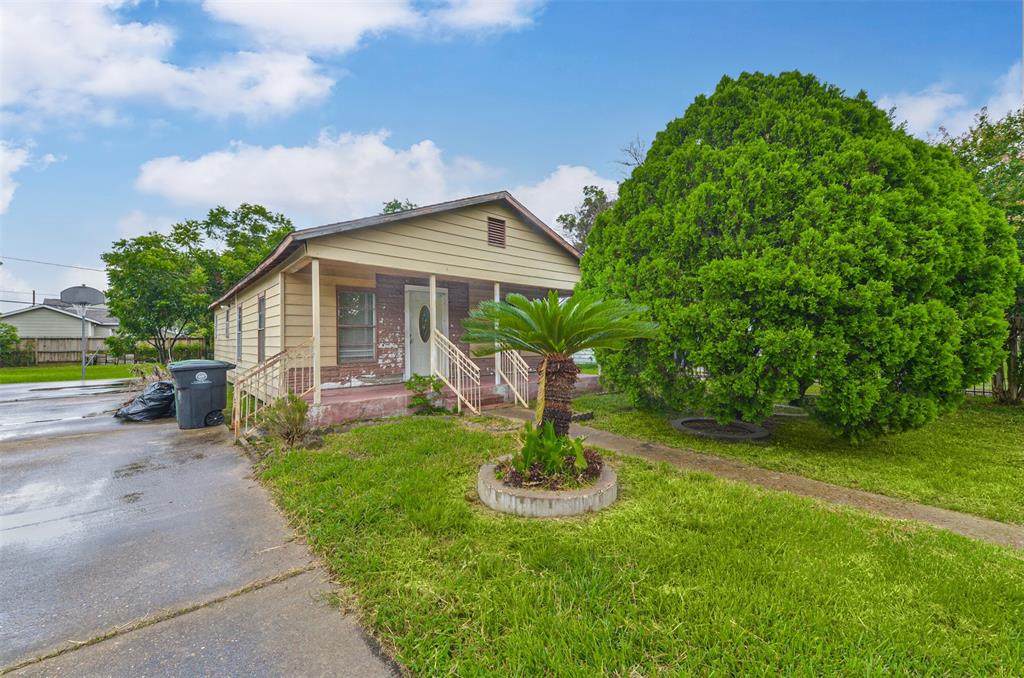 205 Robmore Street - Photo 1