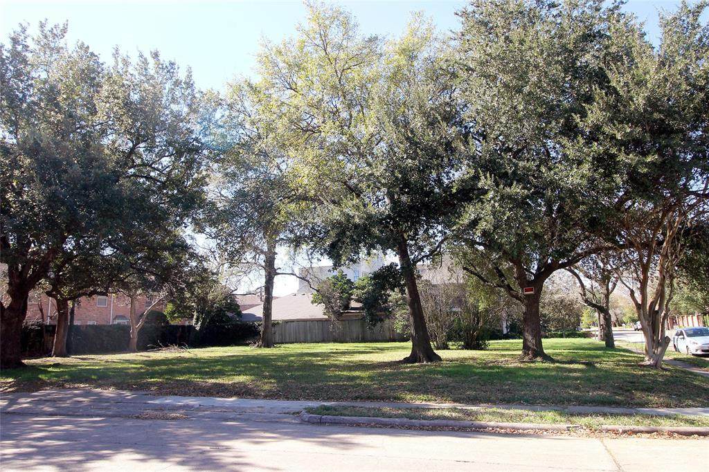 2410 Nantucket Drive - Photo 1