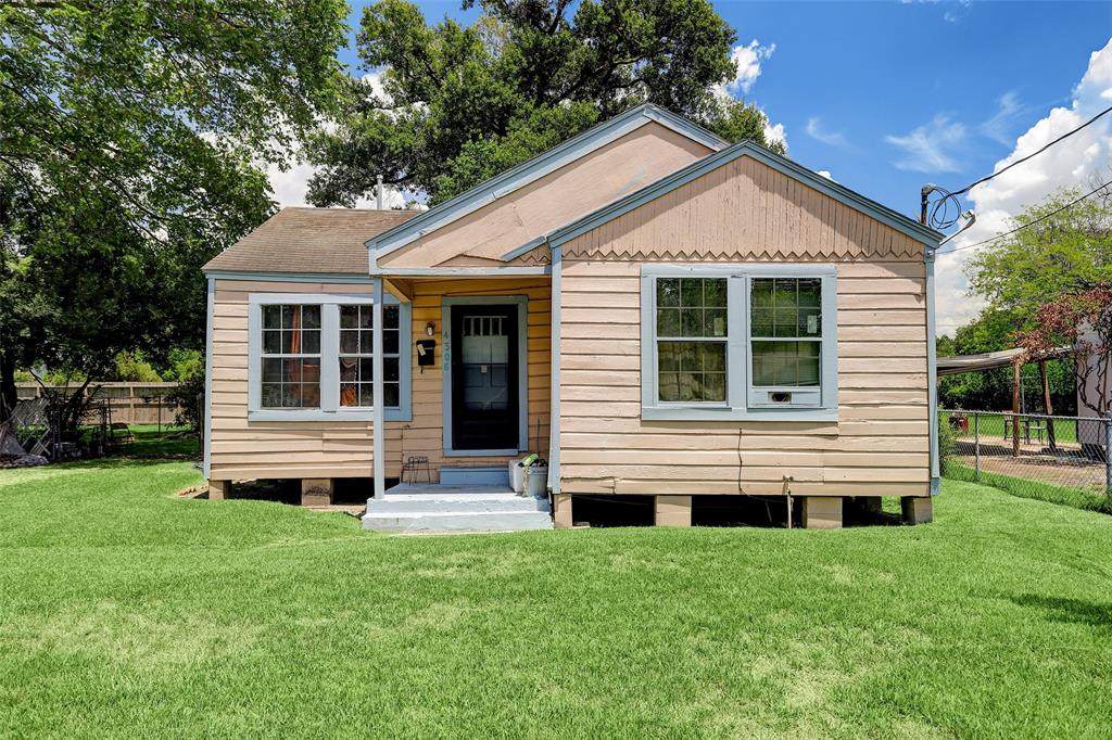 4306 Englewood Street - Photo 1