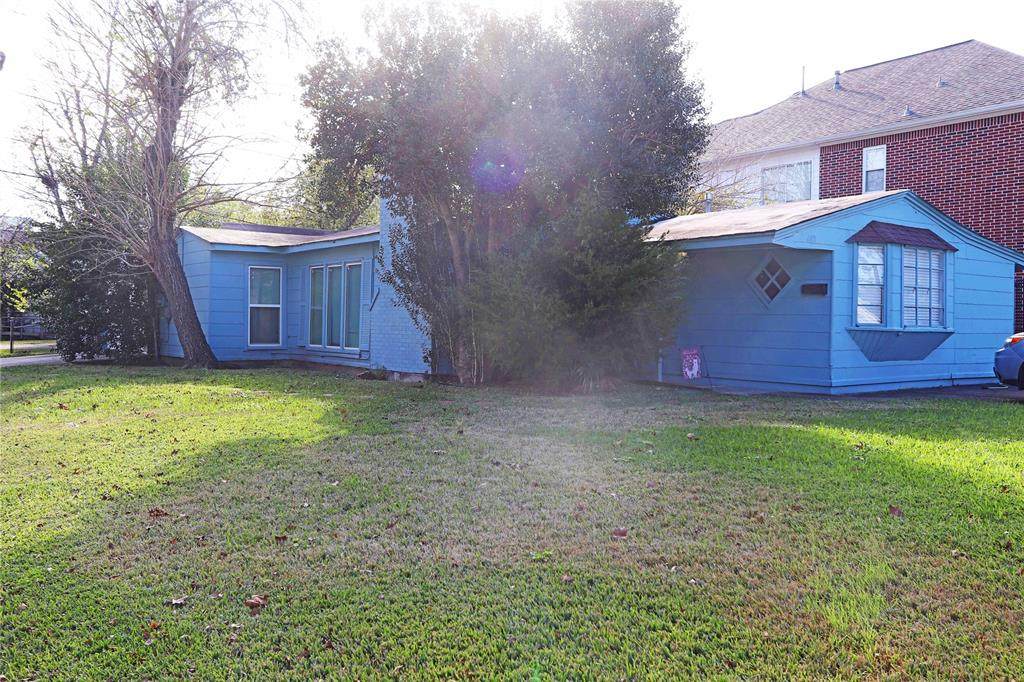 4401 Dorothy - Photo 1