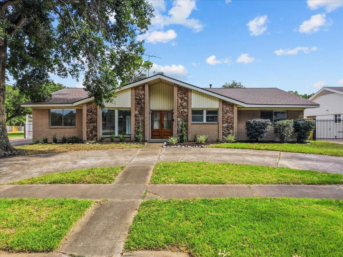 5762 Birdwood Road - Photo 1
