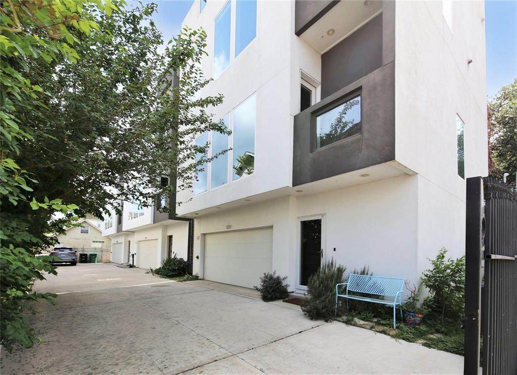5711 Kansas - Photo 1