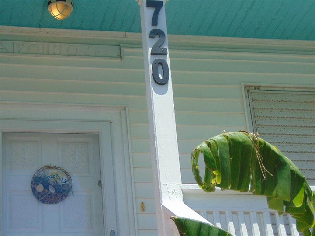 720 Avenue K - Photo 1