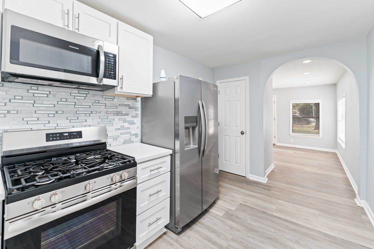 9946 Algiers Road - Photo 1