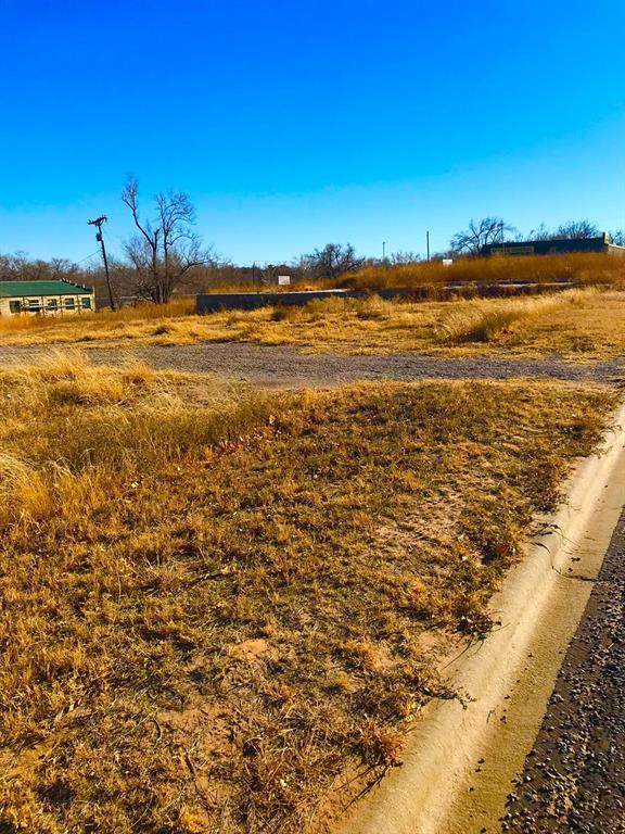 411 Oklahoma Ave - Photo 1