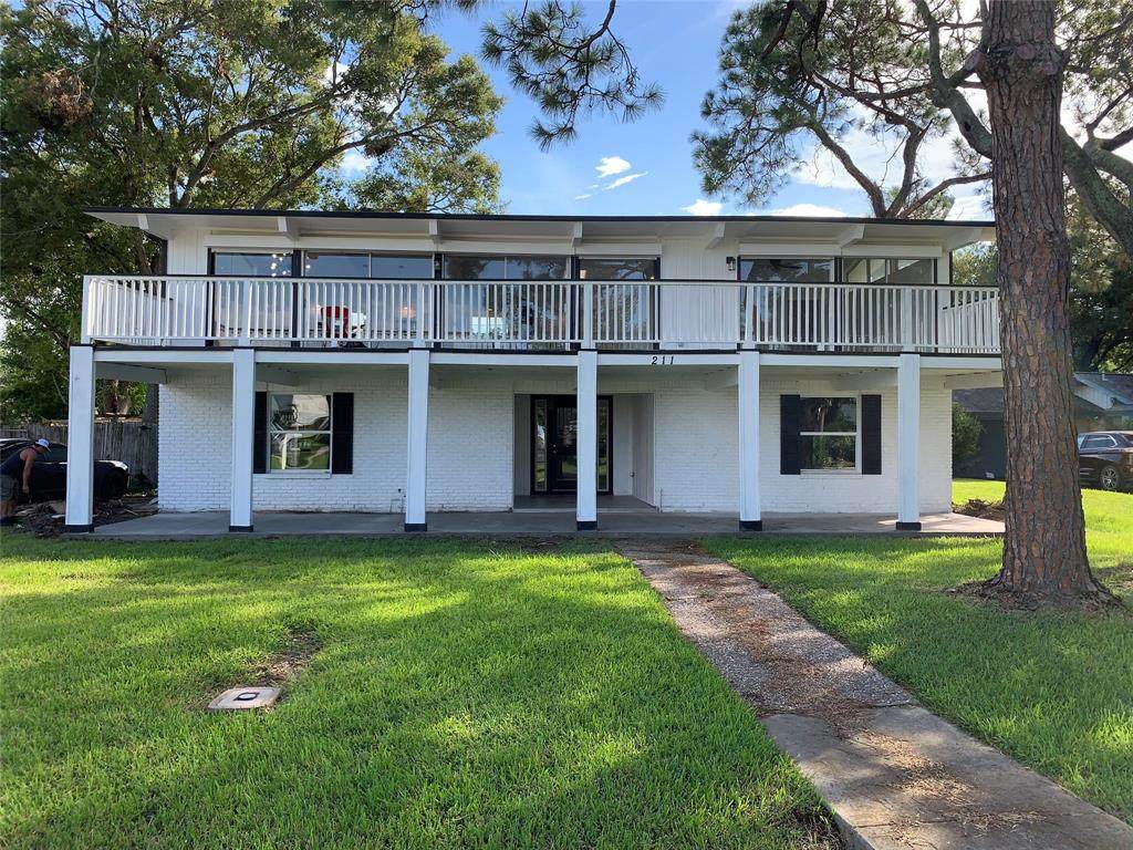 211 Bay Colony Circle - Photo 1