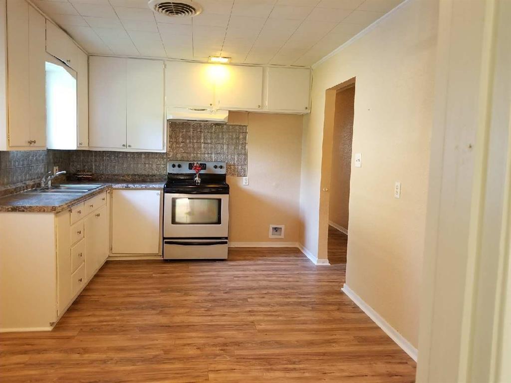 602 Avenue A - Photo 1