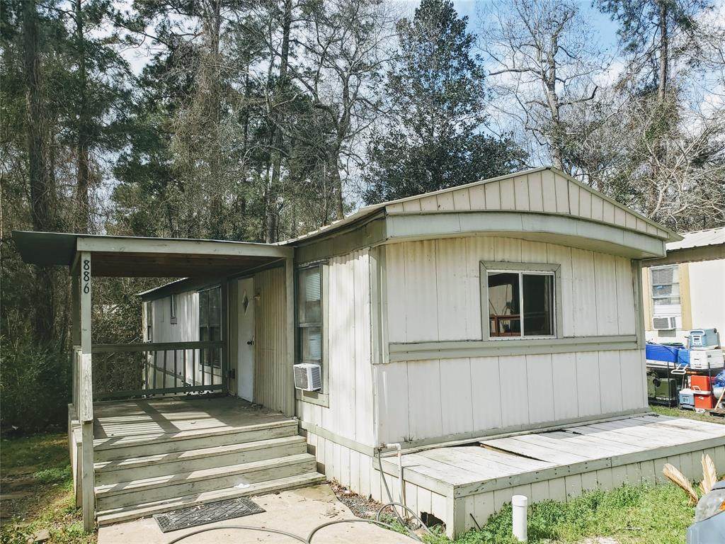 886 Queenswood Street - Photo 1